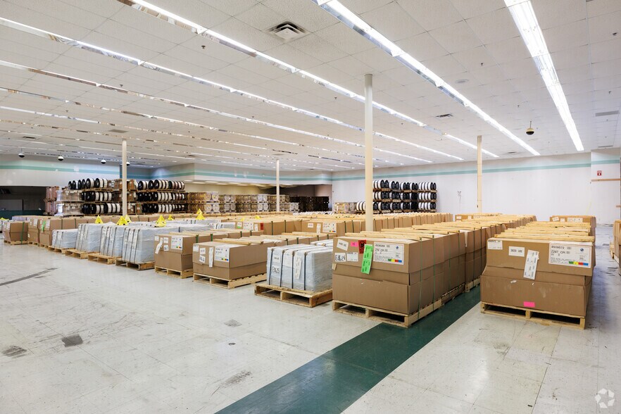 More Photos Of 14100-14104 Redfield Dr, Eugene Storefront For Sale