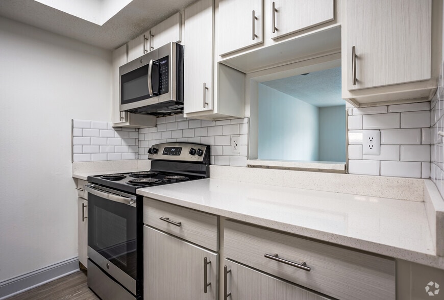 More Photos Of 120 47th Ave N, Saint Petersburg Apartments For Sale
