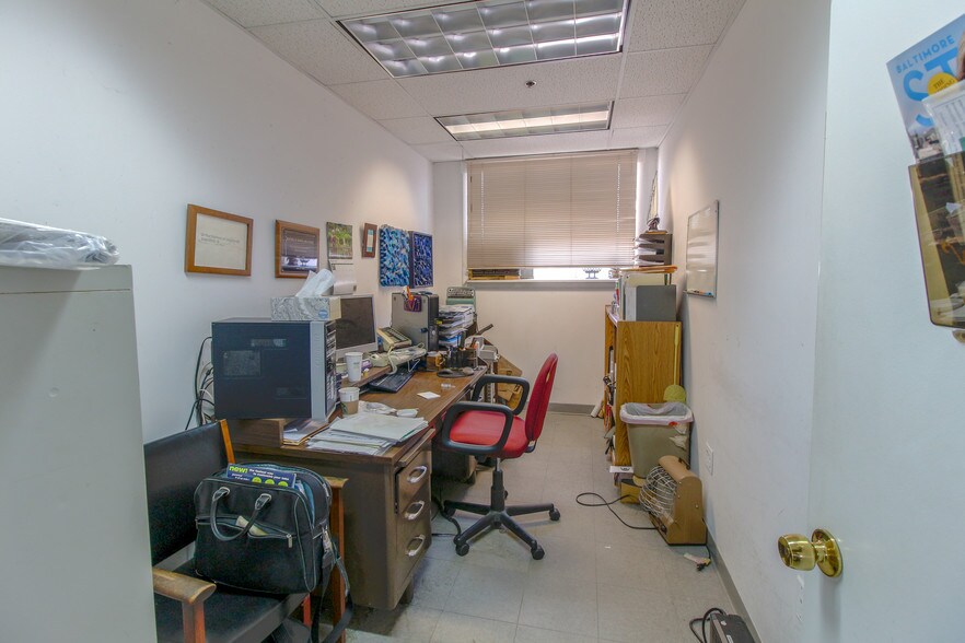 More Photos Of 620-626 Franklin Ave, Essex Warehouse For Sale