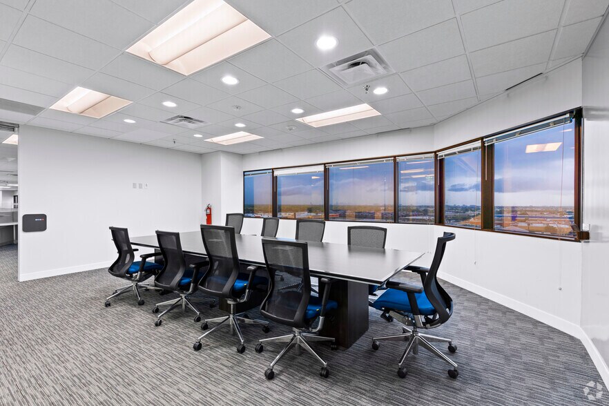 More Photos Of 2711 Lyndon B Johnson Fwy, Dallas Office For Lease