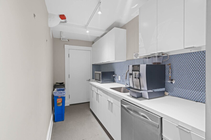 More Photos Of 2008 Hillyer Pl NW, Washington Office Residential For Sale