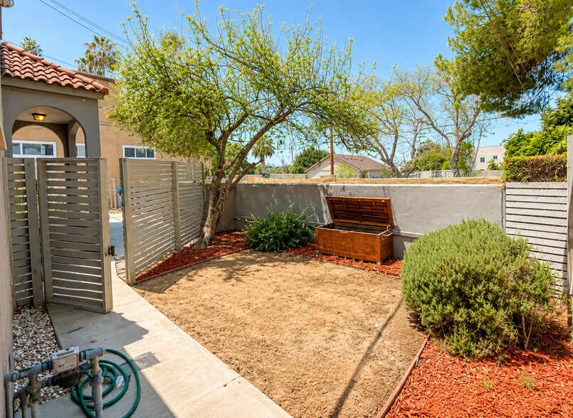 More Photos Of 832 Hyperion Ave, Los Angeles Apartments For Sale