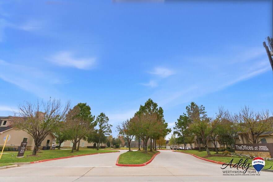 More Photos Of 11601 Spring Cypress Rd, Tomball Medical For Sale