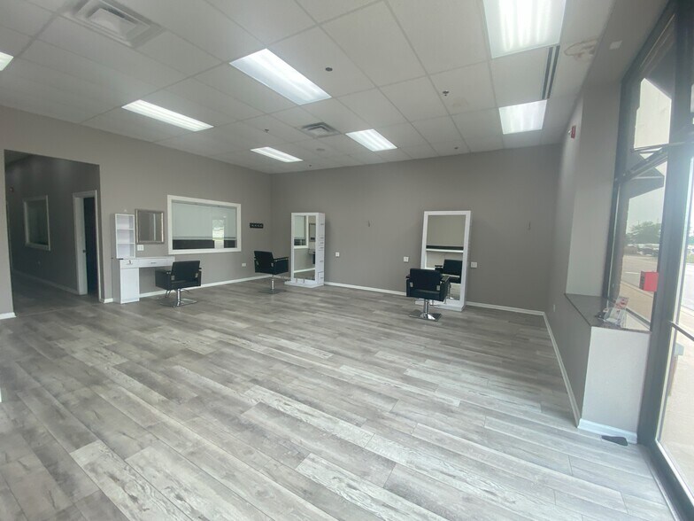More Photos Of 2760 Aurora Ave, Naperville Storefront Retail Office For Lease