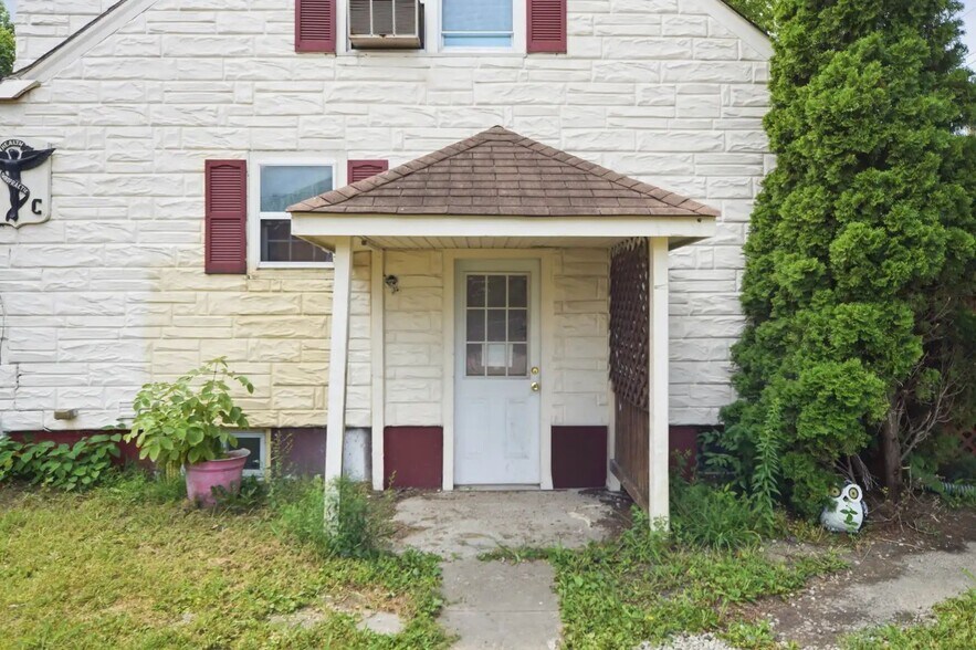 More Photos Of 5701 S 3rd St, Louisville Office Residential For Sale