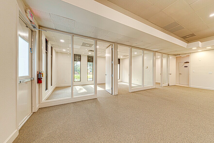 More Photos Of 2803 S Bay St, Eustis Medical For Sale