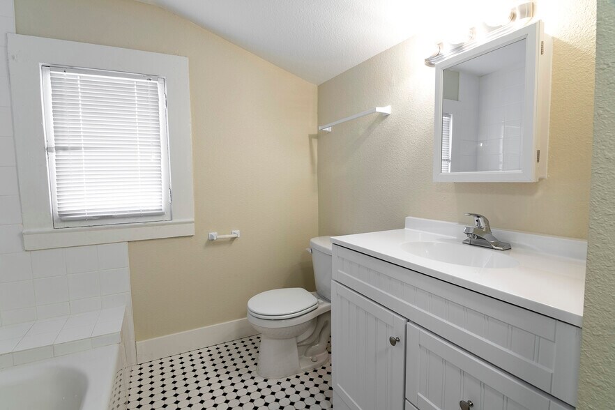 More Photos Of 1703 Toberman St, Los Angeles Apartments For Sale