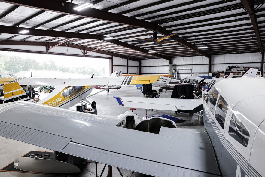 More Photos Of 15900 Schank Rd, Conroe Airport For Sale