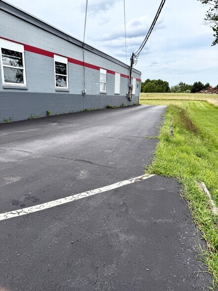 More Photos Of 1529 E Philadelphia Ave, Gilbertsville Auto Repair For Sale
