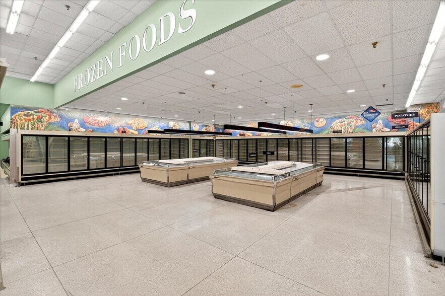 More Photos Of 4634-4639 Gravois Rd, House Spgs, House Springs Supermarket For Lease