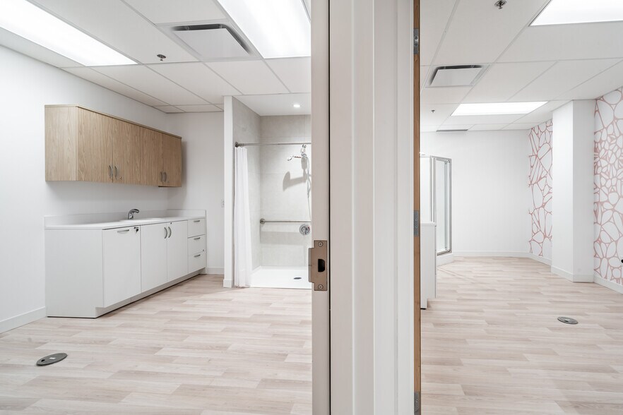 More Photos Of 8000 Boul Décarie, Montréal Office For Lease