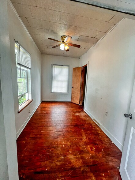 More Photos Of 108 N Gordon Dr, Crockett Apartments For Sale