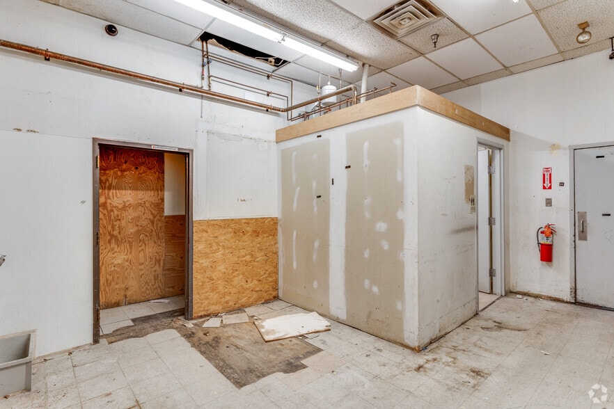 More Photos Of 215 S Broad St, Philadelphia Office For Lease