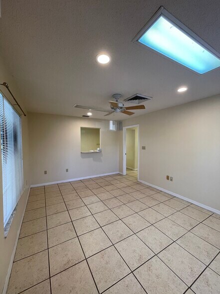 More Photos Of 561 S Duncan Ave, Clearwater Medical For Sale