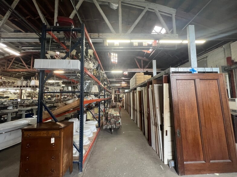 More Photos Of 7829-7839 W Grand Ave, Elmwood Park Warehouse For Lease