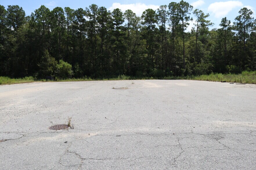 More Photos Of 2-4 N Gill St, Hazlehurst Manufacturing For Lease