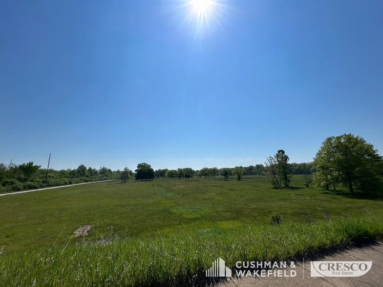 More Photos Of 2001 Victoria St, Warren Unknown For Lease