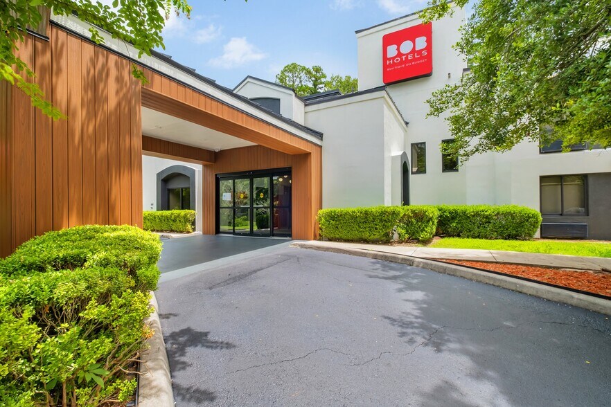 Primary Photo Of 1695 Capital Cir NW, Tallahassee Hotel For Sale