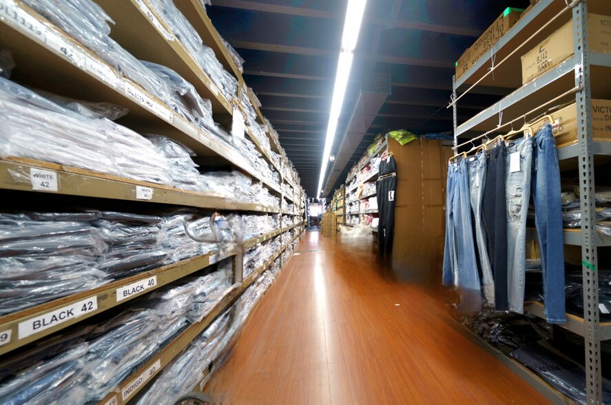 More Photos Of 1506 S Los Angeles St, Los Angeles Showroom For Lease