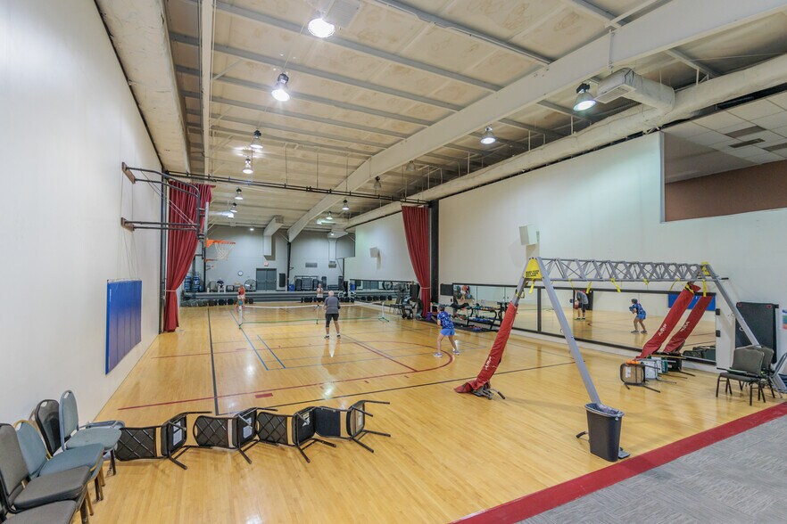 More Photos Of 5133 Darrow Rd, Hudson Health Club For Sale