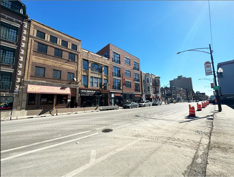 More Photos Of 3347 N Clark St, Chicago Storefront Retail Residential For Sale