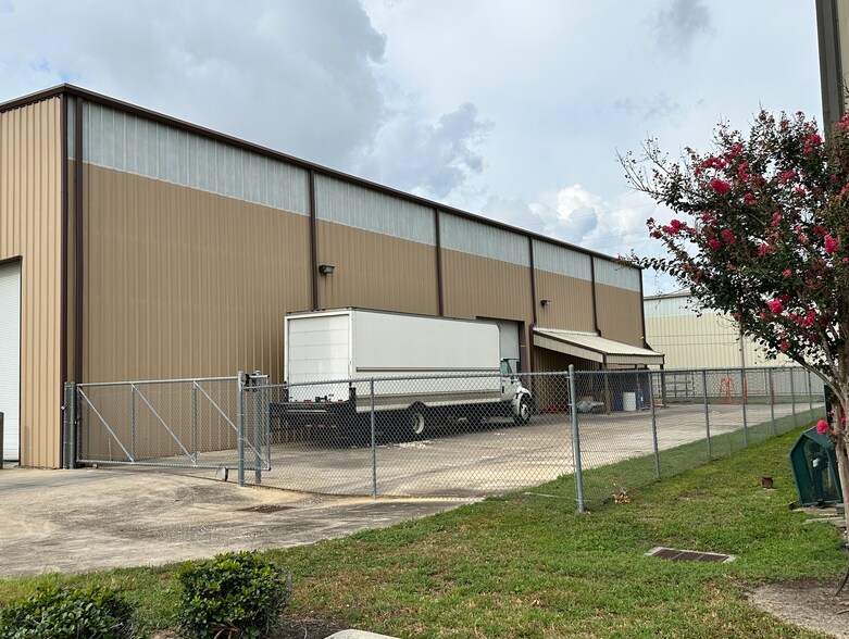 More Photos Of 6770 Bourgeois Rd, Houston Warehouse For Lease