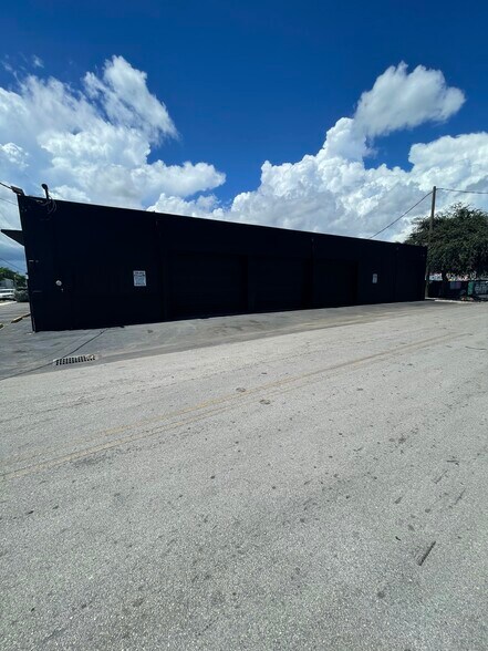 More Photos Of 5731 SW 23rd St, West Park Auto Repair For Lease