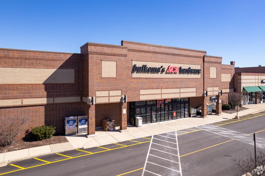 More Photos Of 401-445 N Weber Rd, Romeoville Unknown For Lease