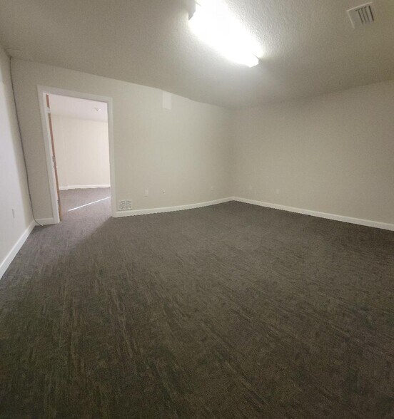 More Photos Of 7910 N Tamiami Trl, Sarasota Office For Lease