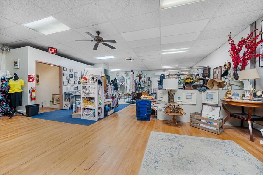 More Photos Of 811 Oregon St, Oshkosh Restaurant For Sale