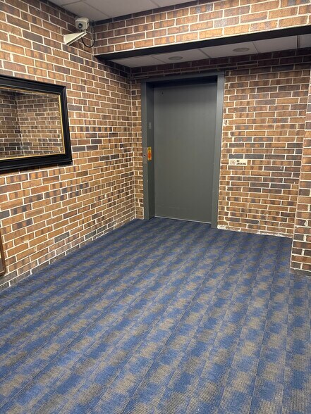 More Photos Of 321-401 E Dundee Rd, Wheeling Storefront For Lease