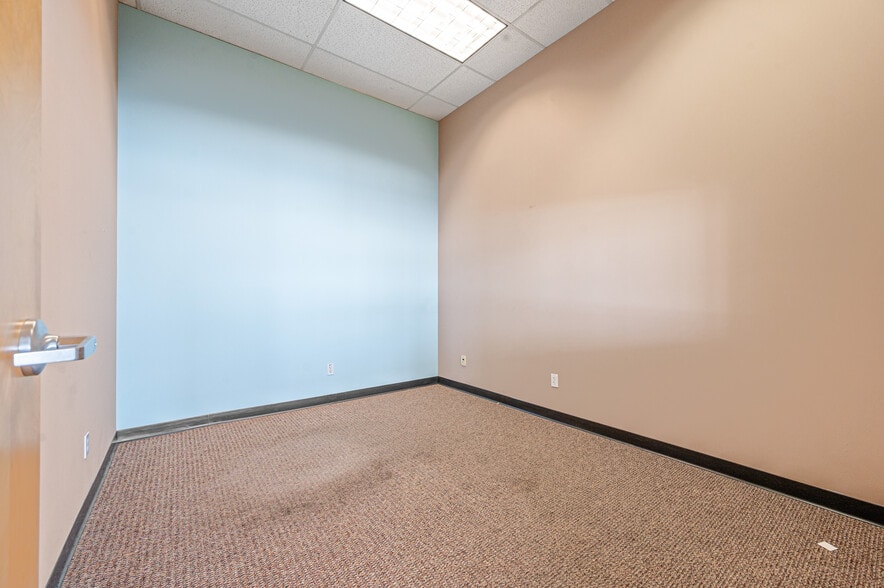 More Photos Of 1508-1574 N Mitchell St, Cadillac General Retail For Sale