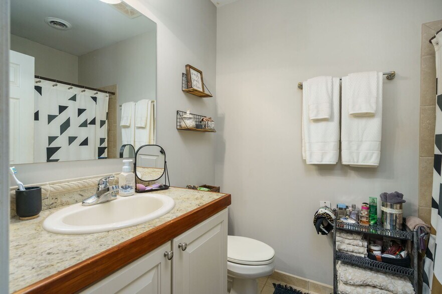 More Photos Of 206 E Liberty St, Milford Office For Sale