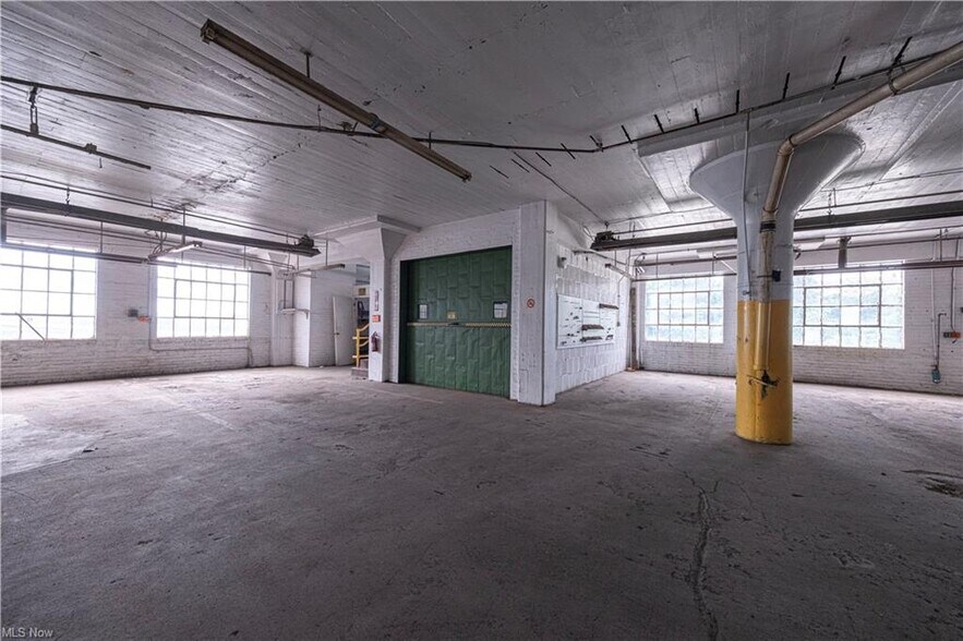 More Photos Of 1439 Sunset Blvd, Steubenville Light Manufacturing For Sale