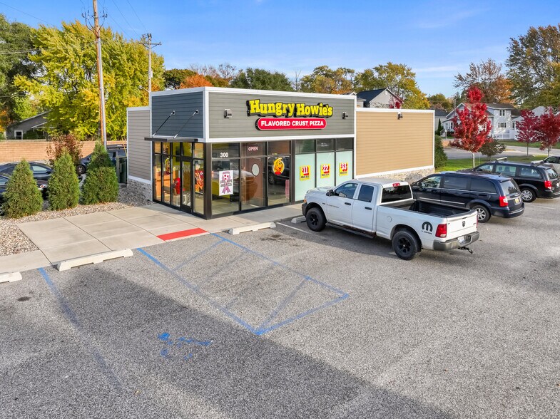 Primary Photo Of 300 N Beacon Blvd, Grand Haven Fast Food For Sale