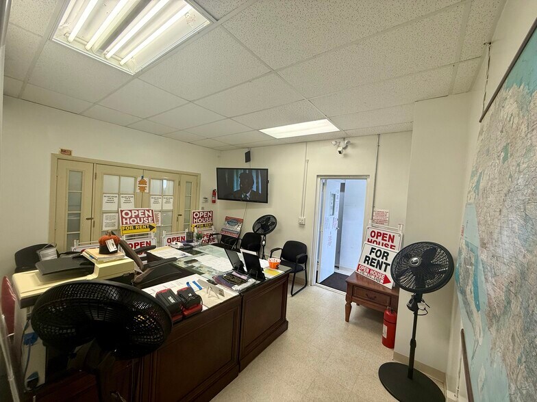 More Photos Of 2113 Border Ave, Torrance Flex For Sale