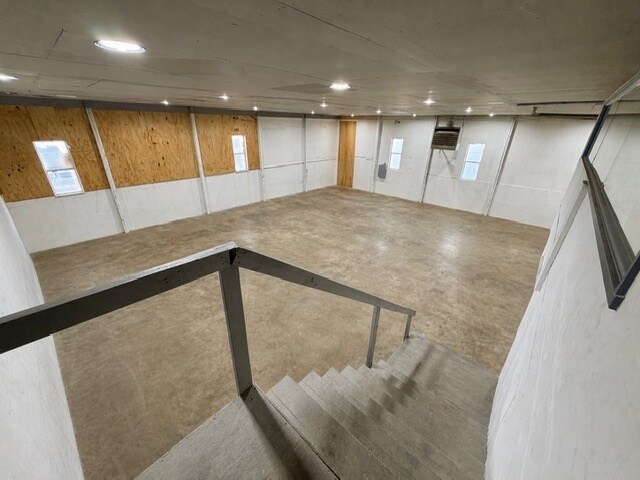 More Photos Of 10139 Kaw Dr, Edwardsville Warehouse For Lease