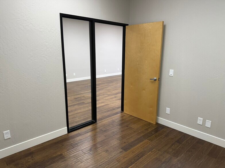 More Photos Of 7655 E Redfield Rd, Scottsdale Light Distribution For Lease