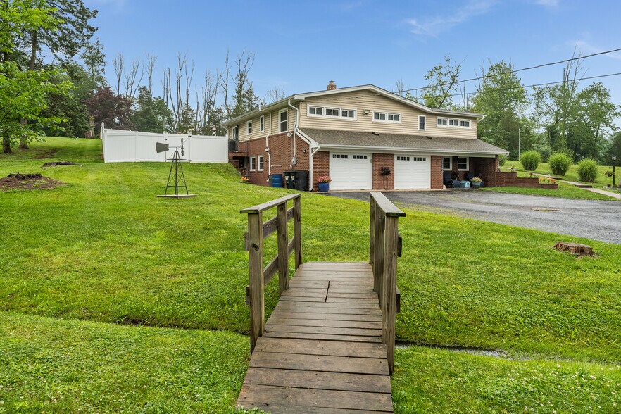 More Photos Of 417 Mountain Rd, Lebanon Specialty For Sale