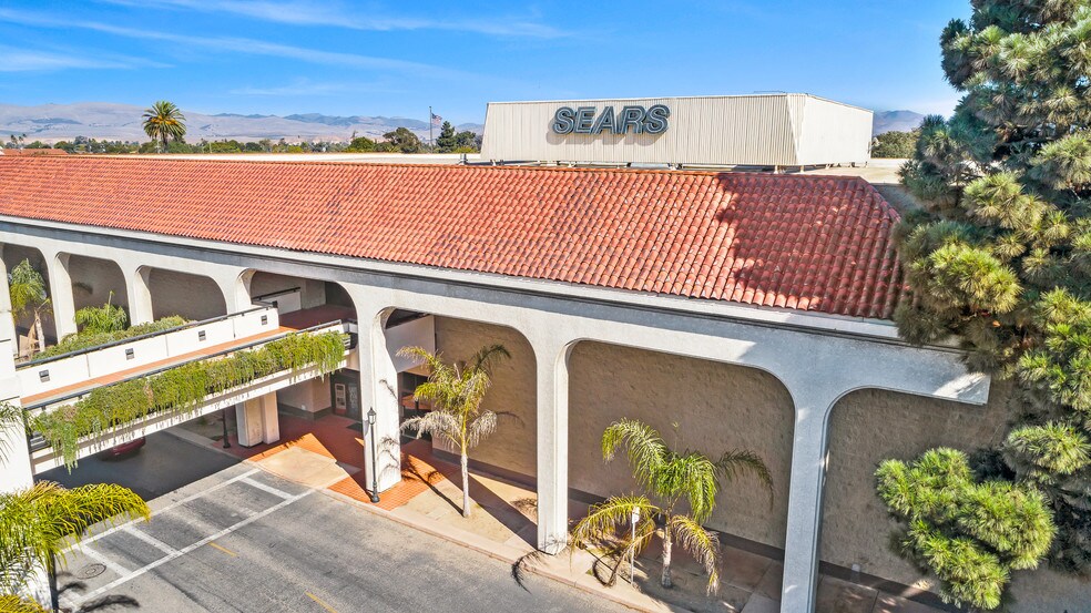 More Photos Of 200 Town Ctr E, Santa Maria Department Store For Lease