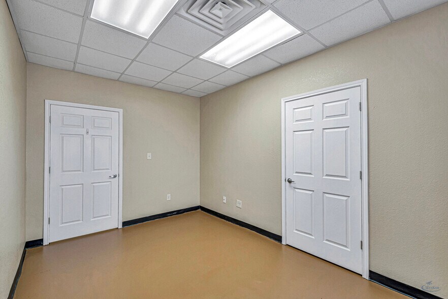 More Photos Of 1010 S Meadow Ave, Odessa Warehouse For Sale