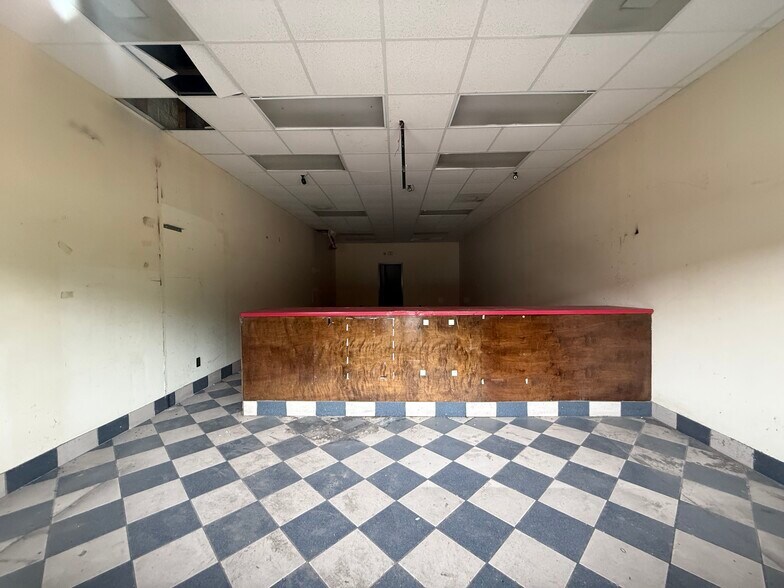 More Photos Of 123 W Northside Dr, Jackson General Retail For Lease