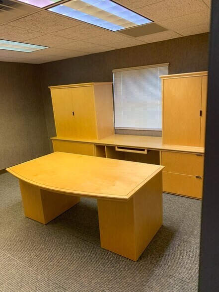 More Photos Of 3900 W 53rd St, Sioux Falls Office For Sale