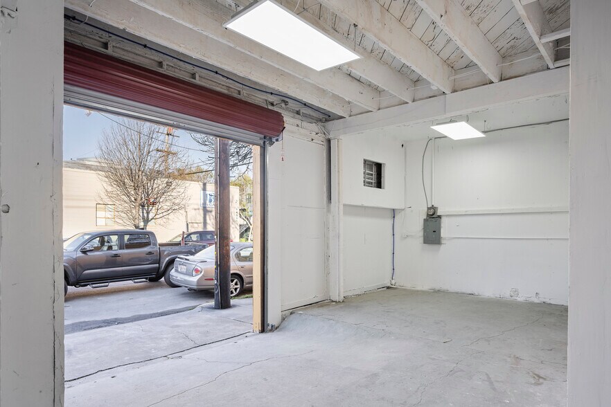 More Photos Of 3294 Louise St, Emeryville Warehouse For Sale