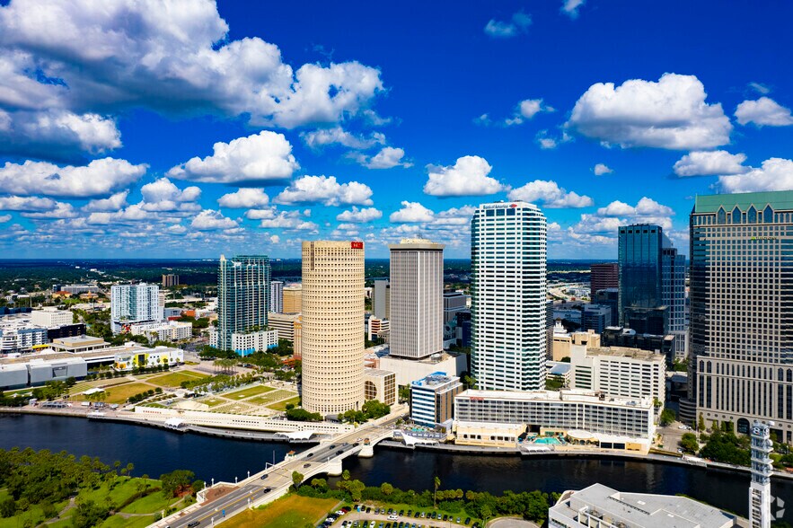 More Photos Of 400 N Tampa St, Tampa Office For Lease