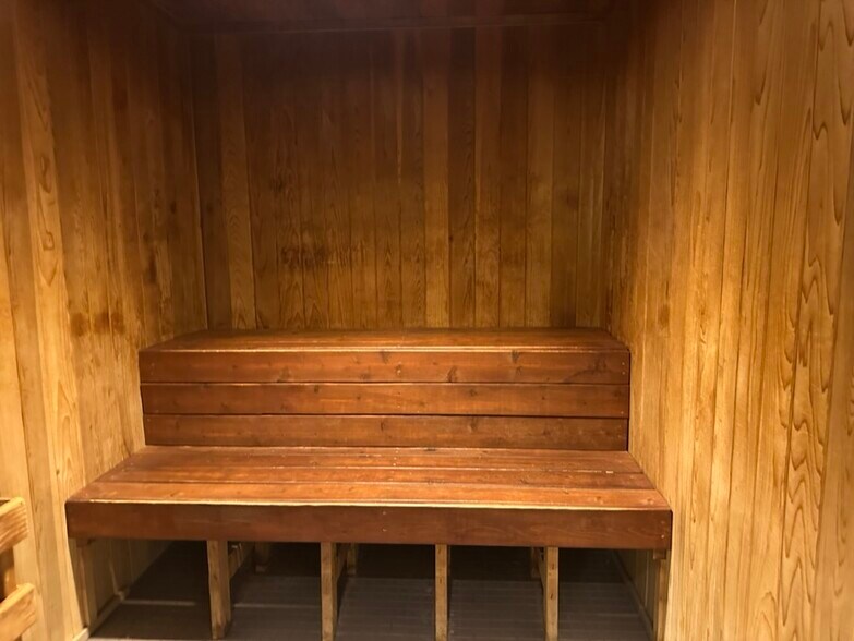 More Photos Of 904 Four Seasons Rd, Bloomington Specialty For Sale