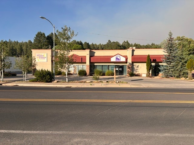 More Photos Of 452 N Switzer Canyon Dr, Flagstaff Showroom For Lease