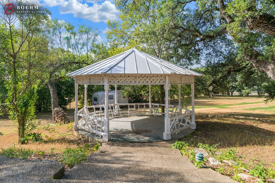 More Photos Of 137 Old San Antonio Rd, Boerne Apartments For Sale