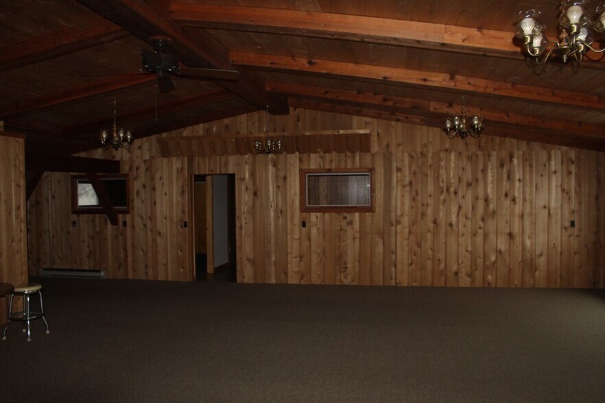 More Photos Of 1009 Jefferson St, Algoma General Retail For Sale