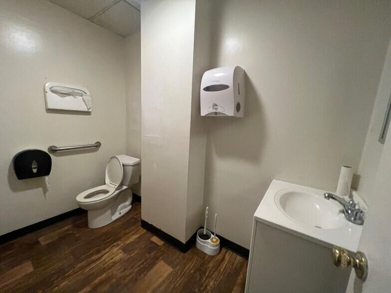 More Photos Of 625 8th St, Huntington Office For Lease